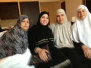 بعد أكثر من 30 عاماً - آل الزبدة من يافا وآل الهندي من غزة يلتئمون في رحاب مكة المكرمة